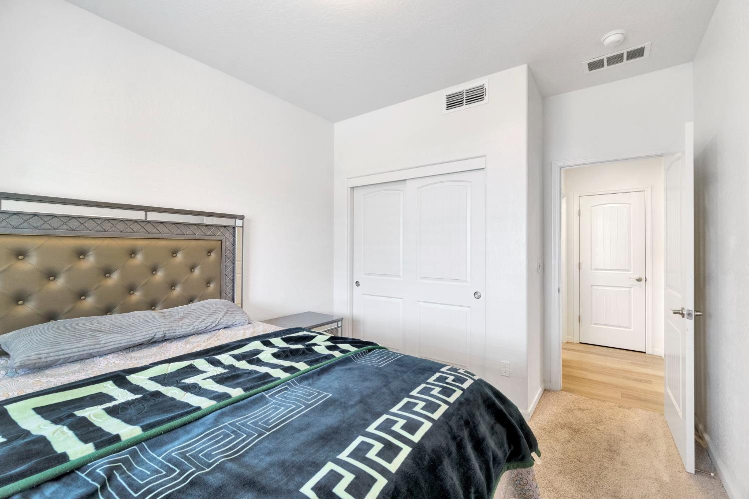 6118 E Berkeley Ave, Fresno, CA 93727