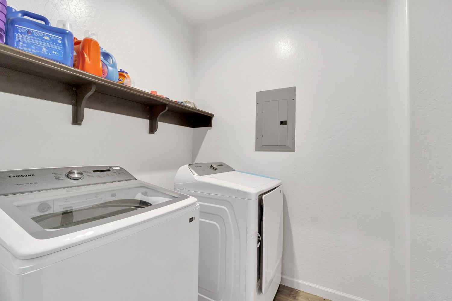 6118 E Berkeley Ave, Fresno, CA 93727