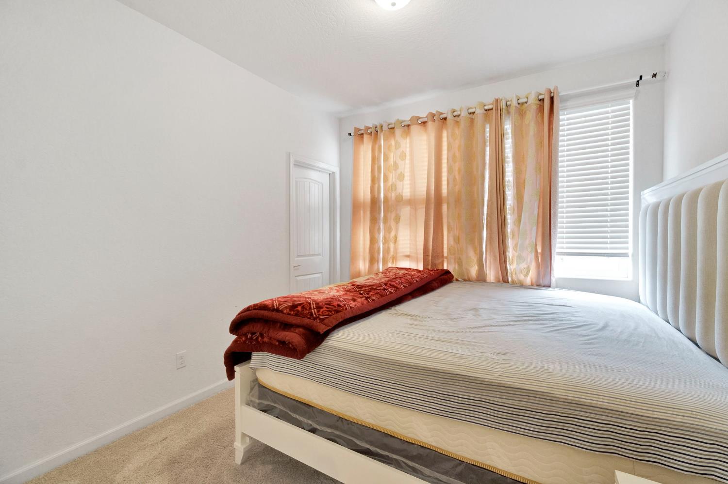 6118 E Berkeley Ave, Fresno, CA 93727