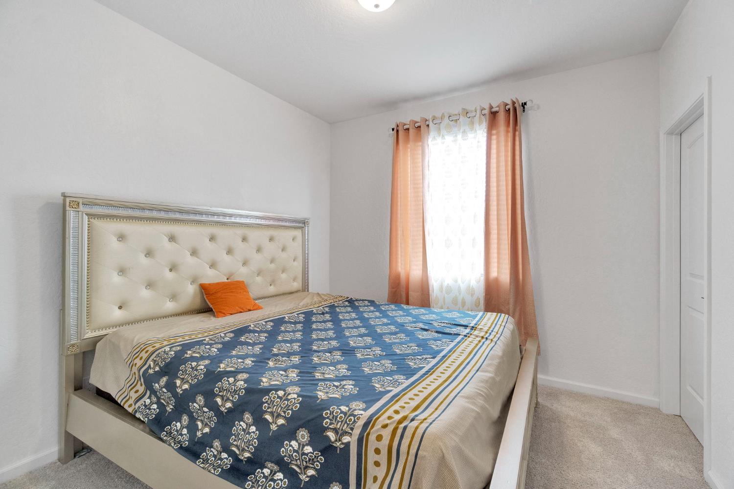 6118 E Berkeley Ave, Fresno, CA 93727