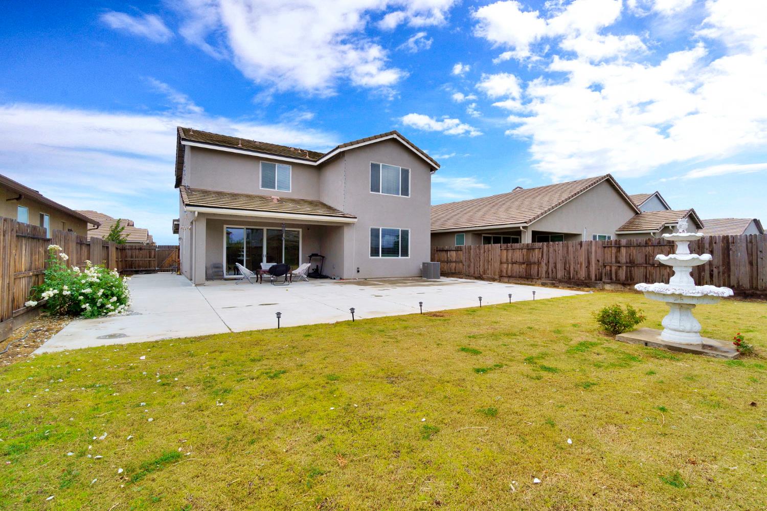 6118 E Berkeley Ave, Fresno, CA 93727