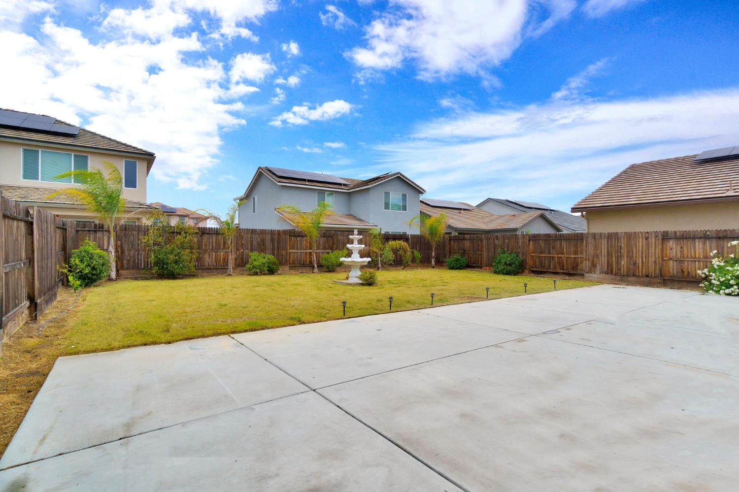 6118 E Berkeley Ave, Fresno, CA 93727