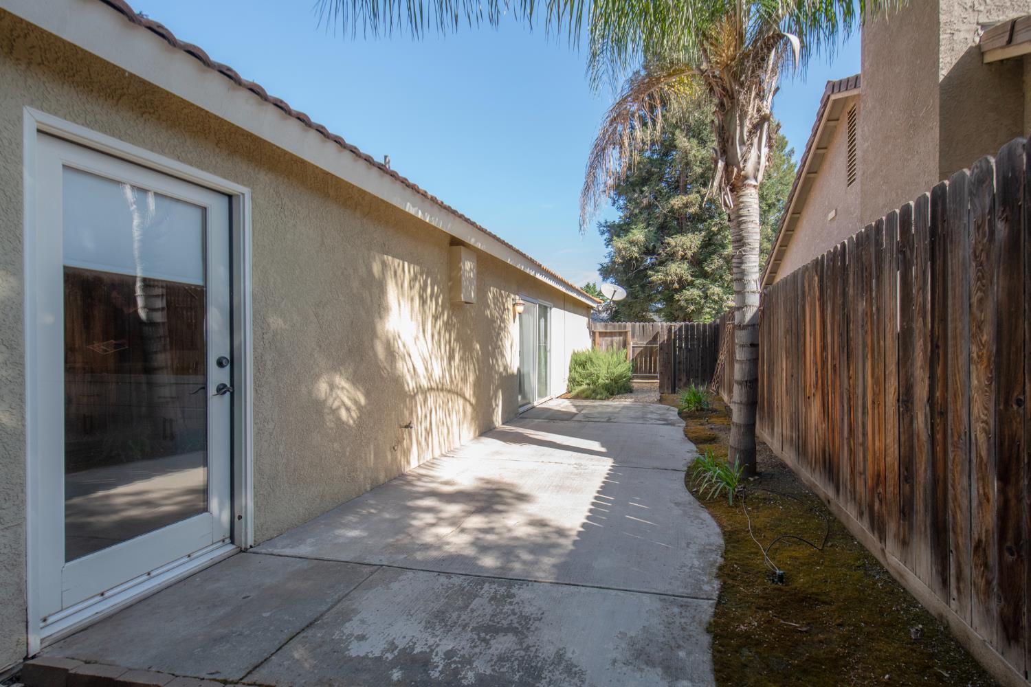 2173 E Muncie Ave, Fresno, CA 93720