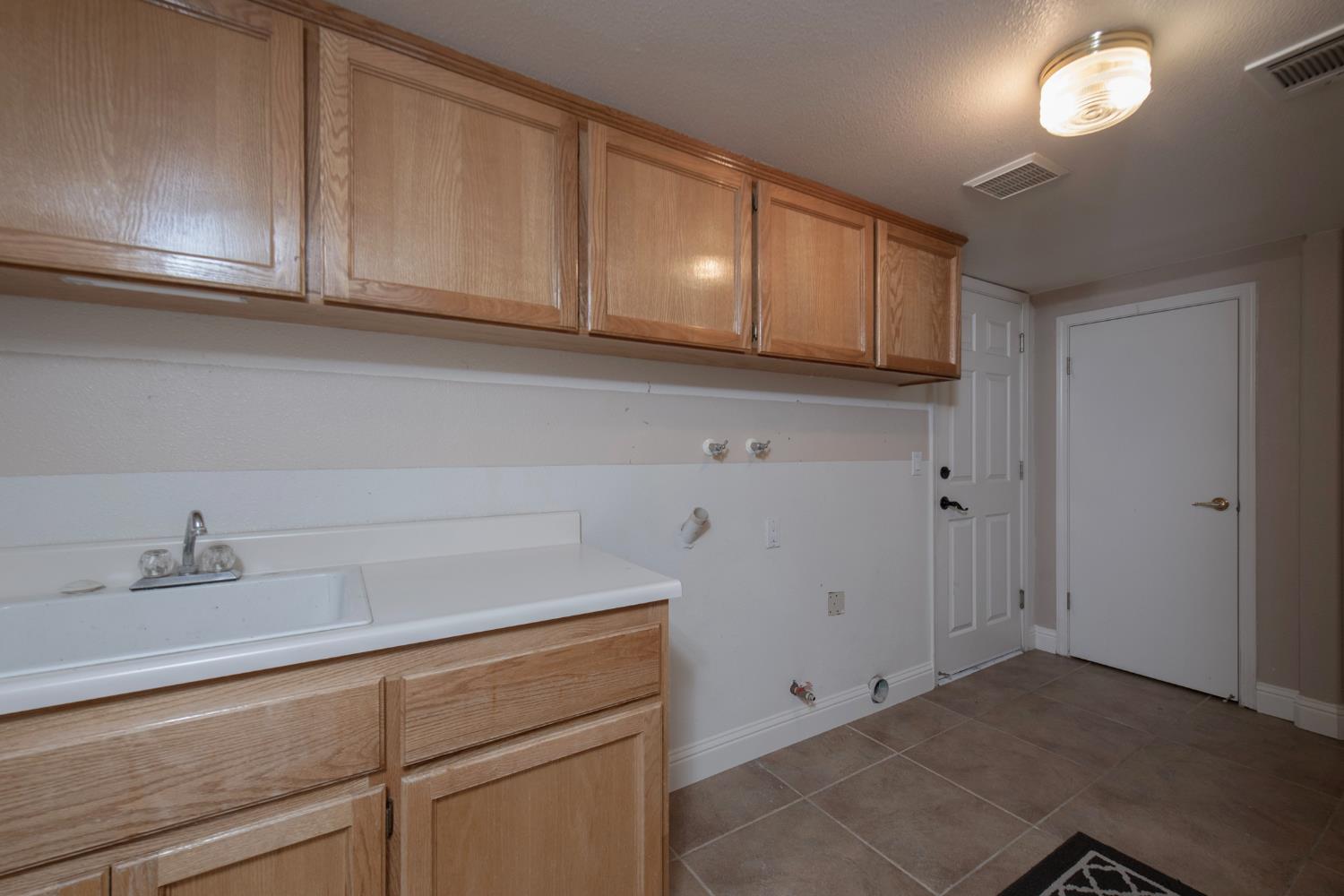 2173 E Muncie Ave, Fresno, CA 93720