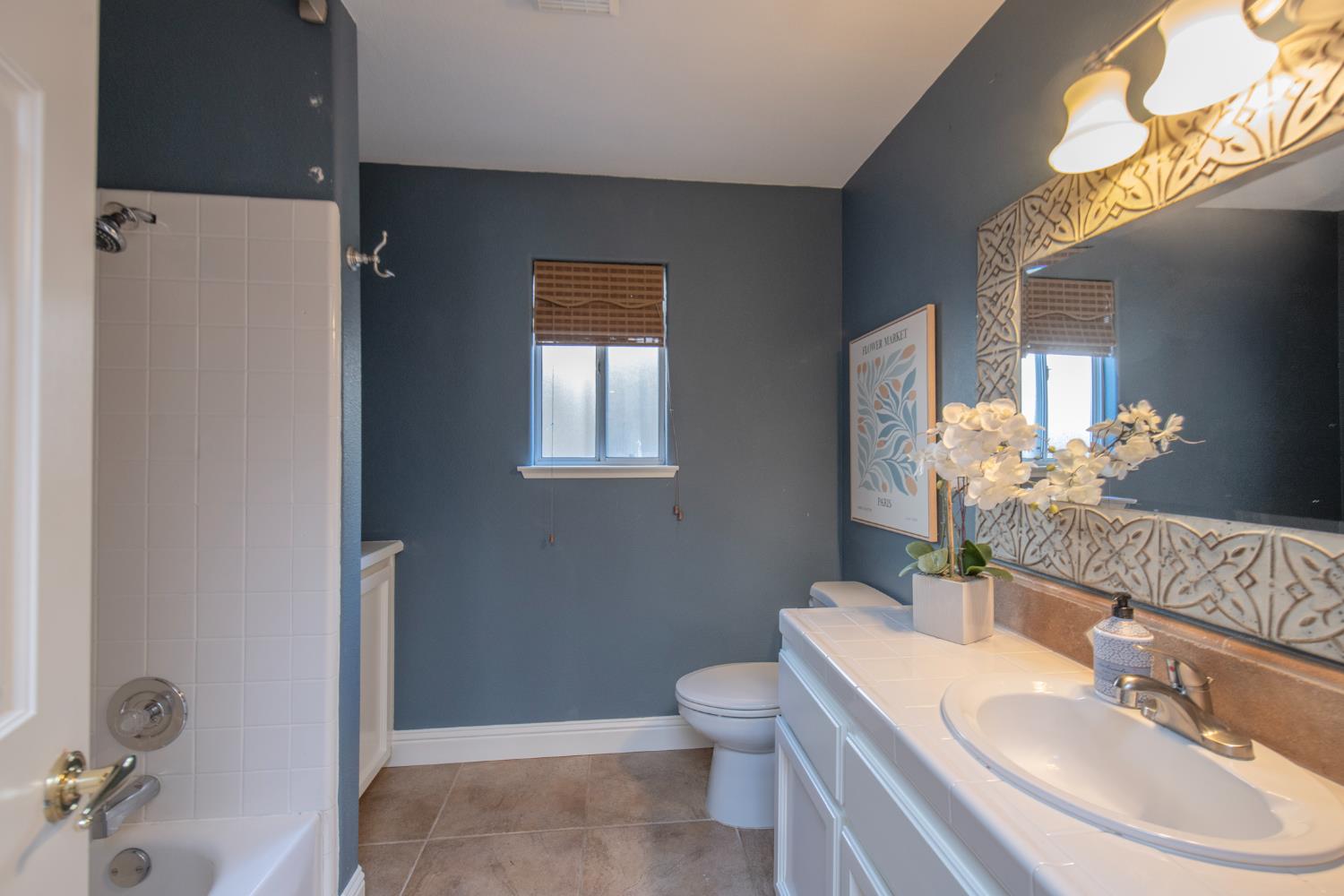 2173 E Muncie Ave, Fresno, CA 93720