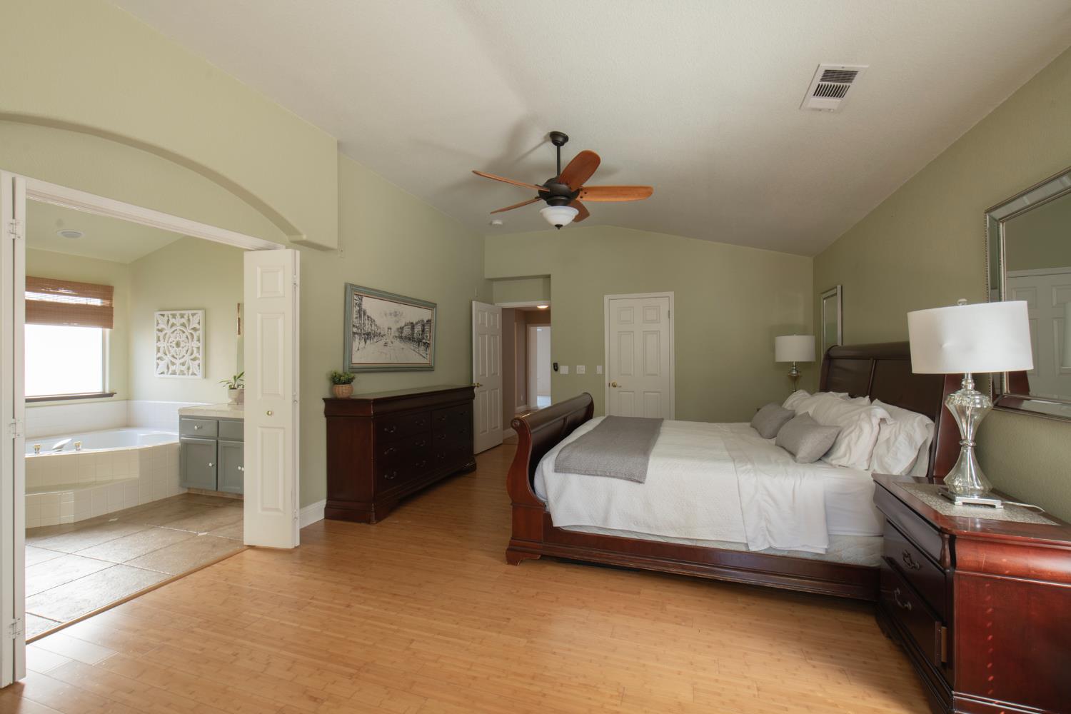 2173 E Muncie Ave, Fresno, CA 93720