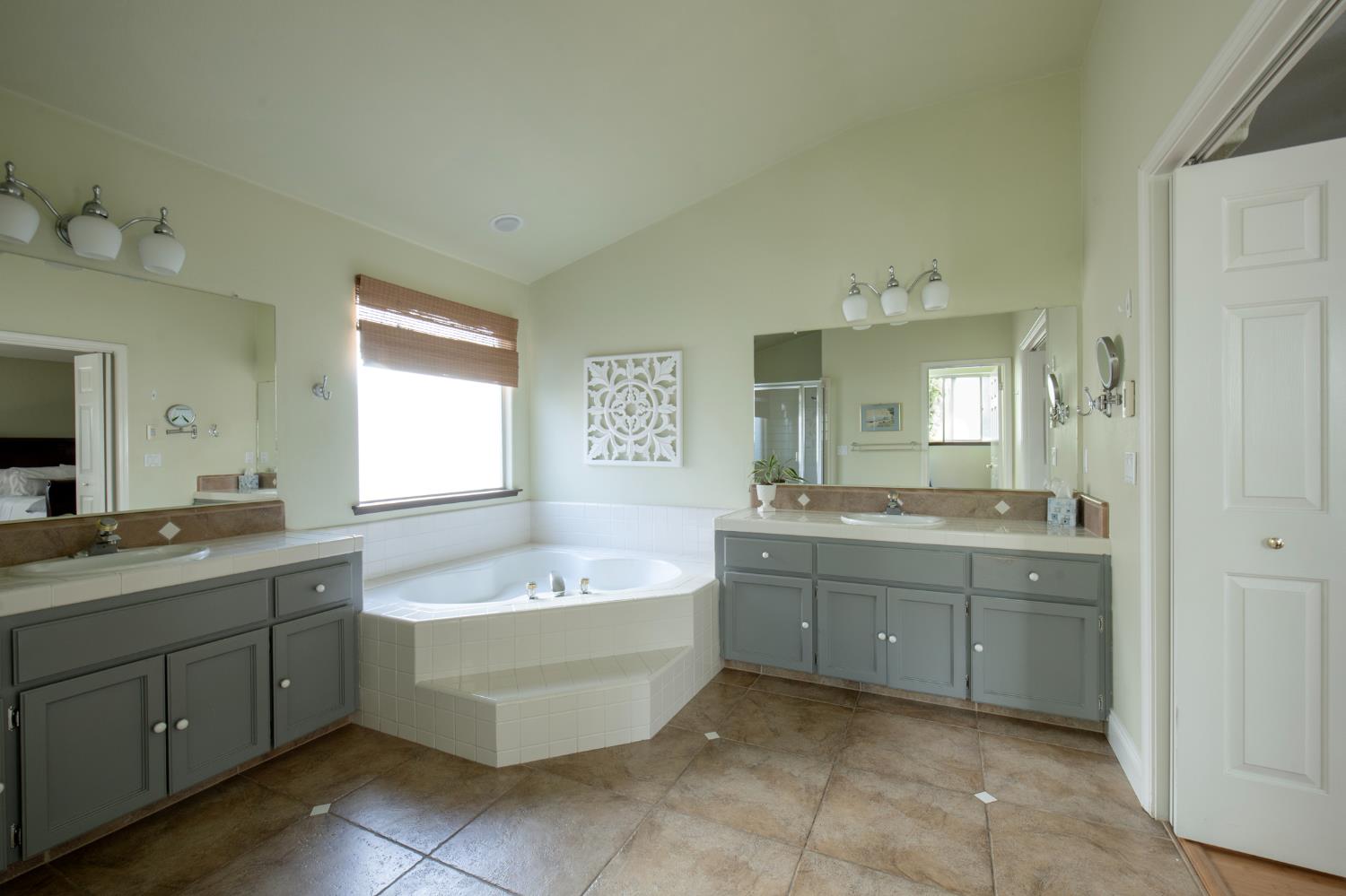 2173 E Muncie Ave, Fresno, CA 93720