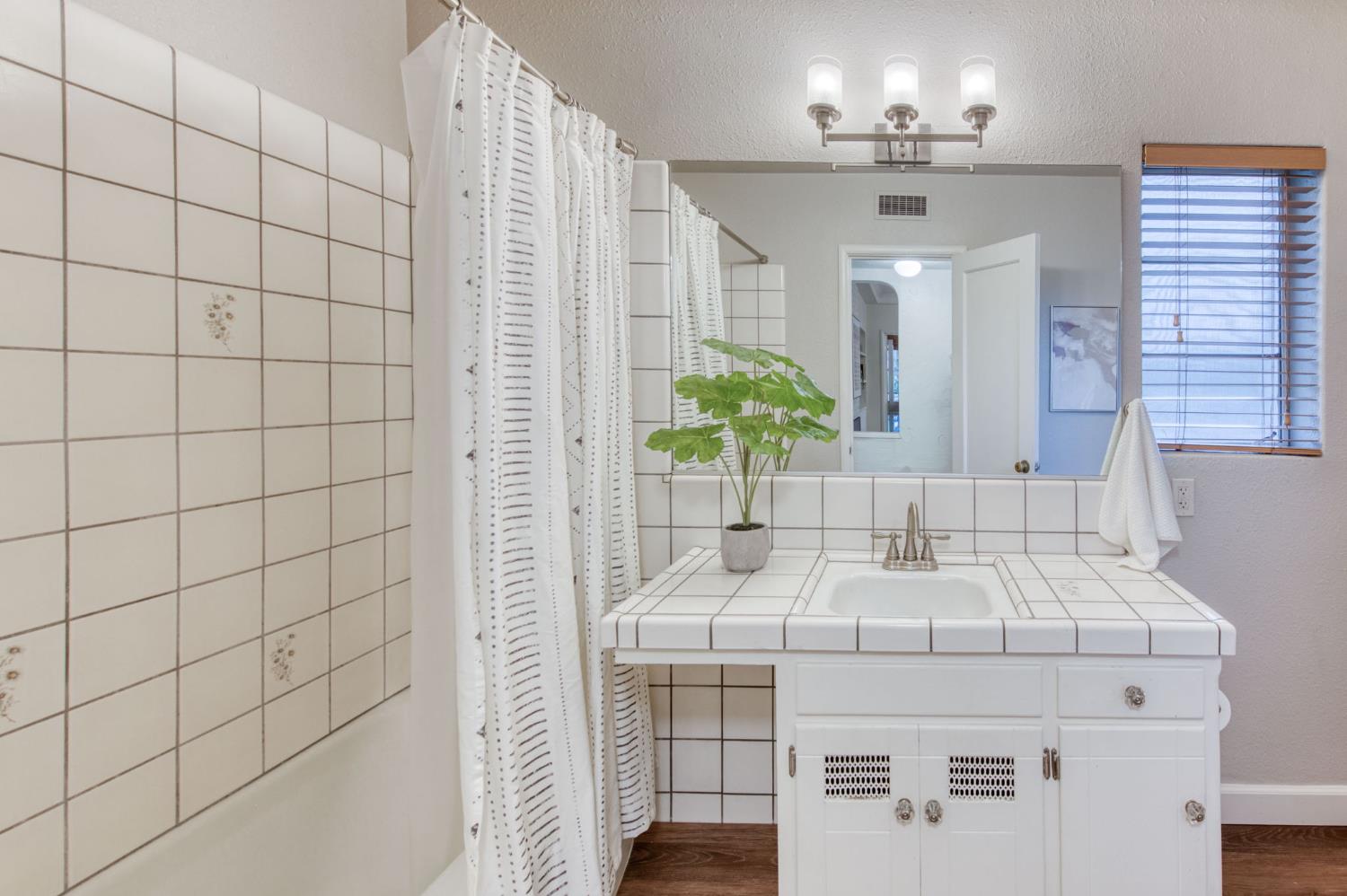 4687 N Wishon Ave, Fresno, CA 93704