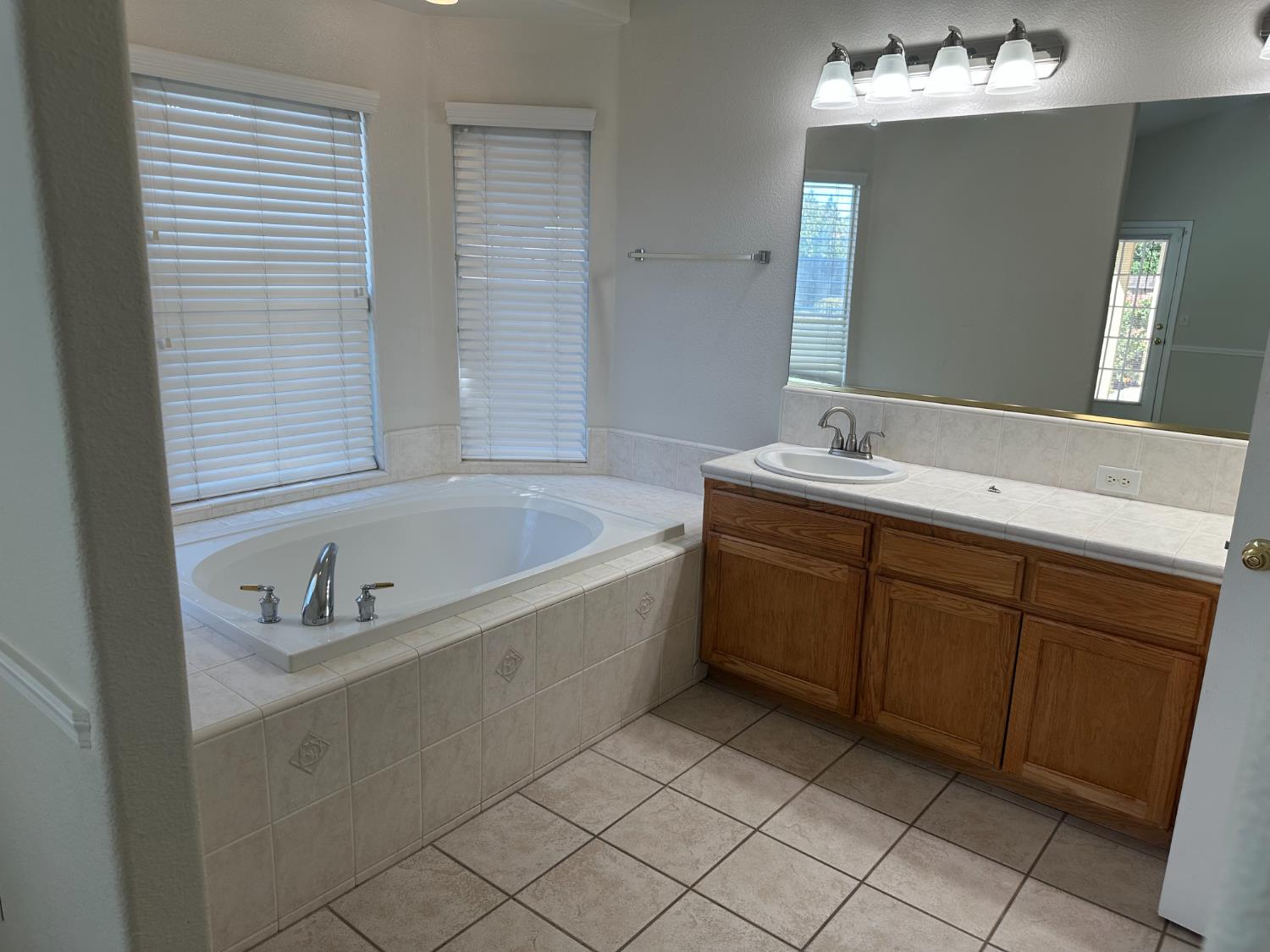 2523 E Cole Ave, Fresno, CA 93720