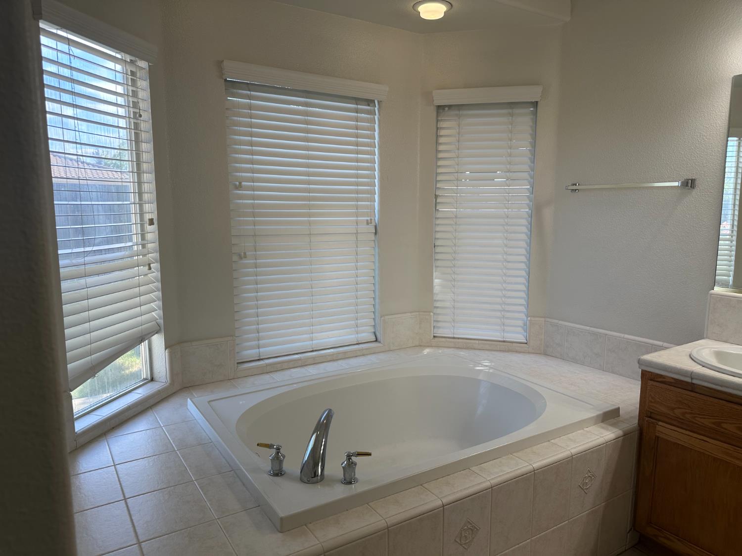 2523 E Cole Ave, Fresno, CA 93720