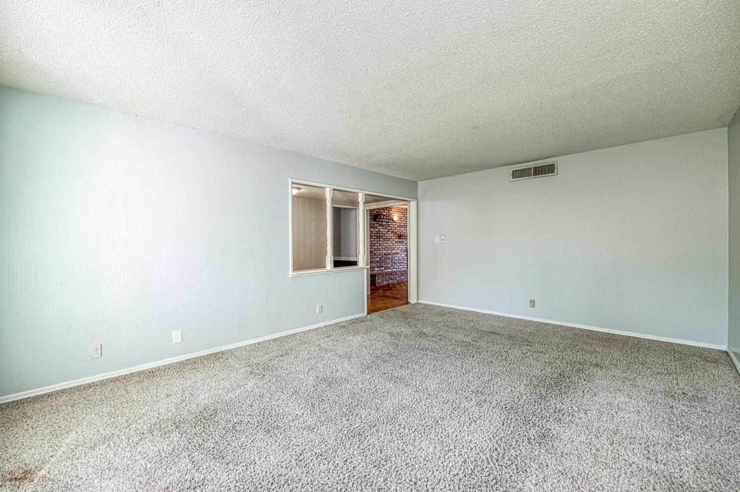 1265 E Portals Ave, Fresno, CA 93710