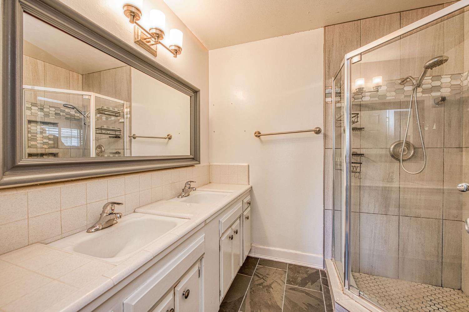 1265 E Portals Ave, Fresno, CA 93710