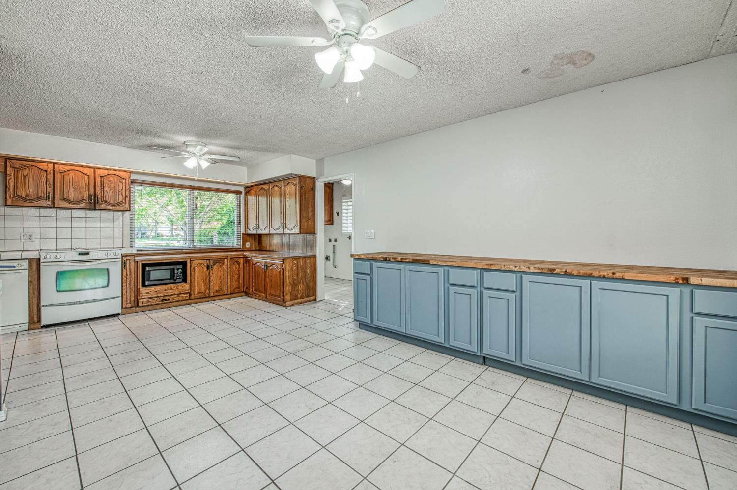 1265 E Portals Ave, Fresno, CA 93710