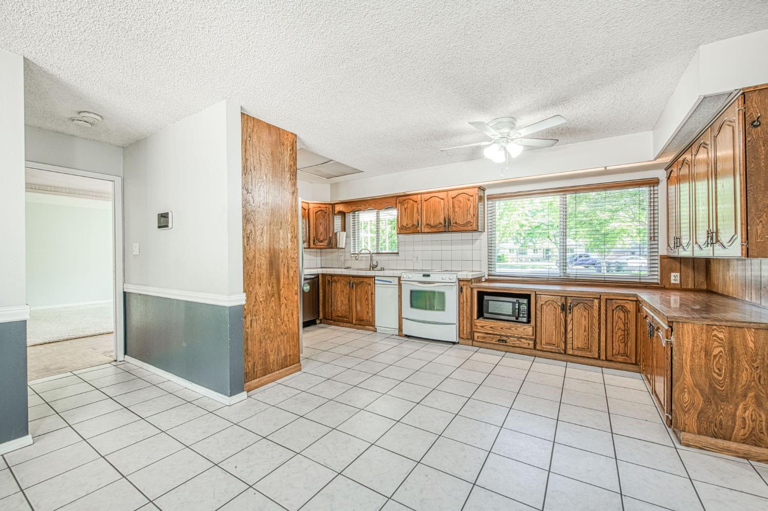 1265 E Portals Ave, Fresno, CA 93710