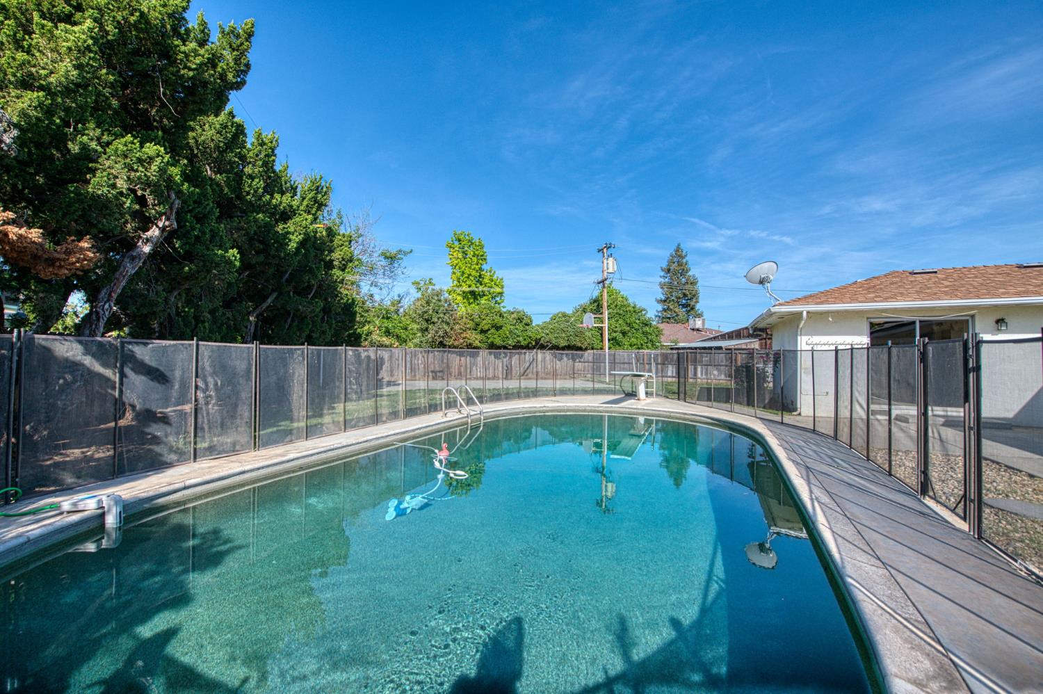 1265 E Portals Ave, Fresno, CA 93710