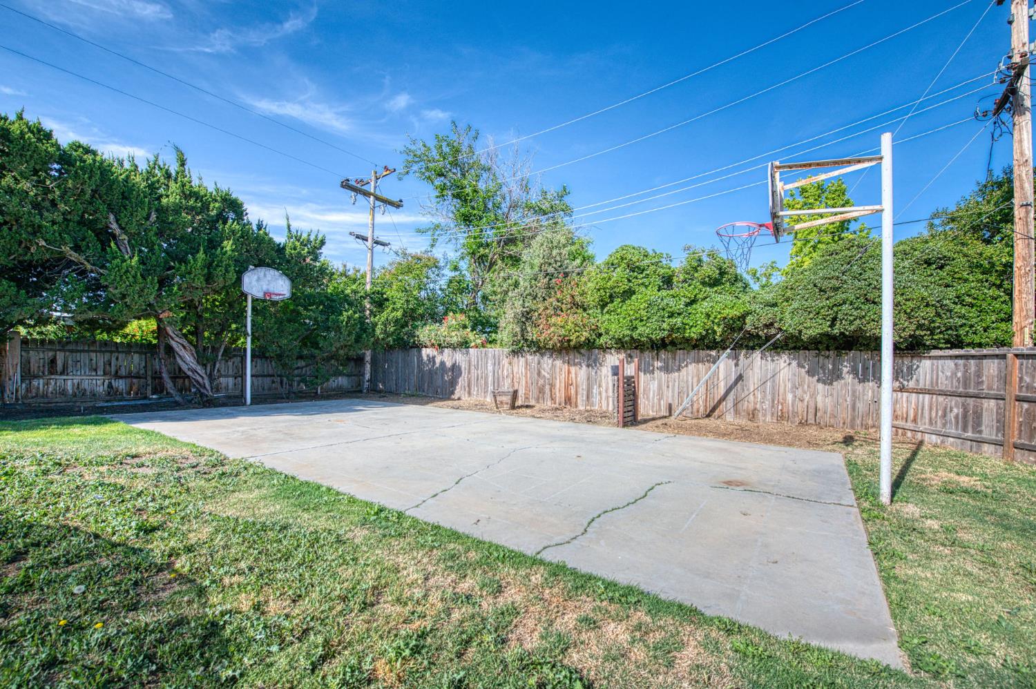 1265 E Portals Ave, Fresno, CA 93710