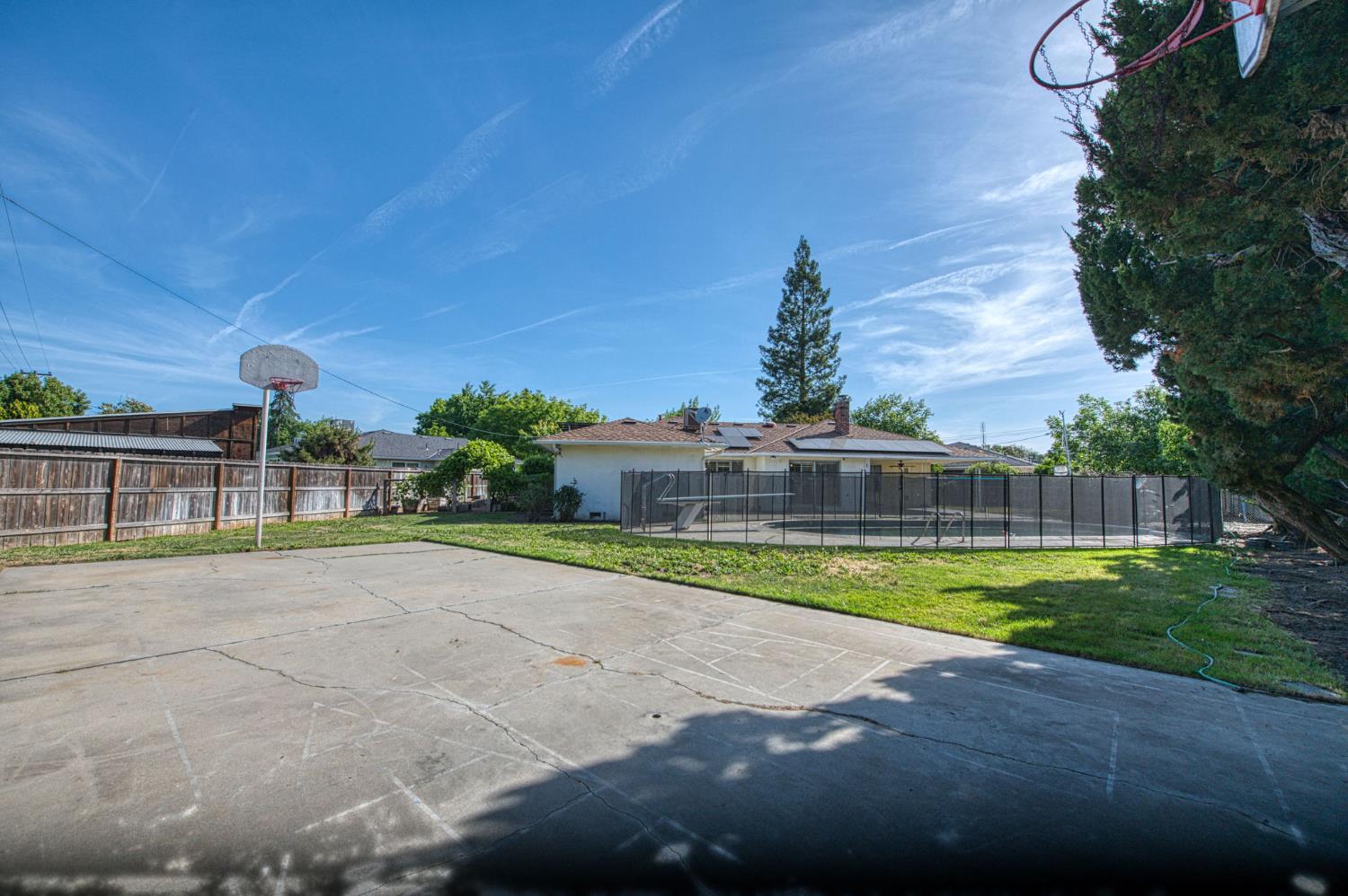 1265 E Portals Ave, Fresno, CA 93710