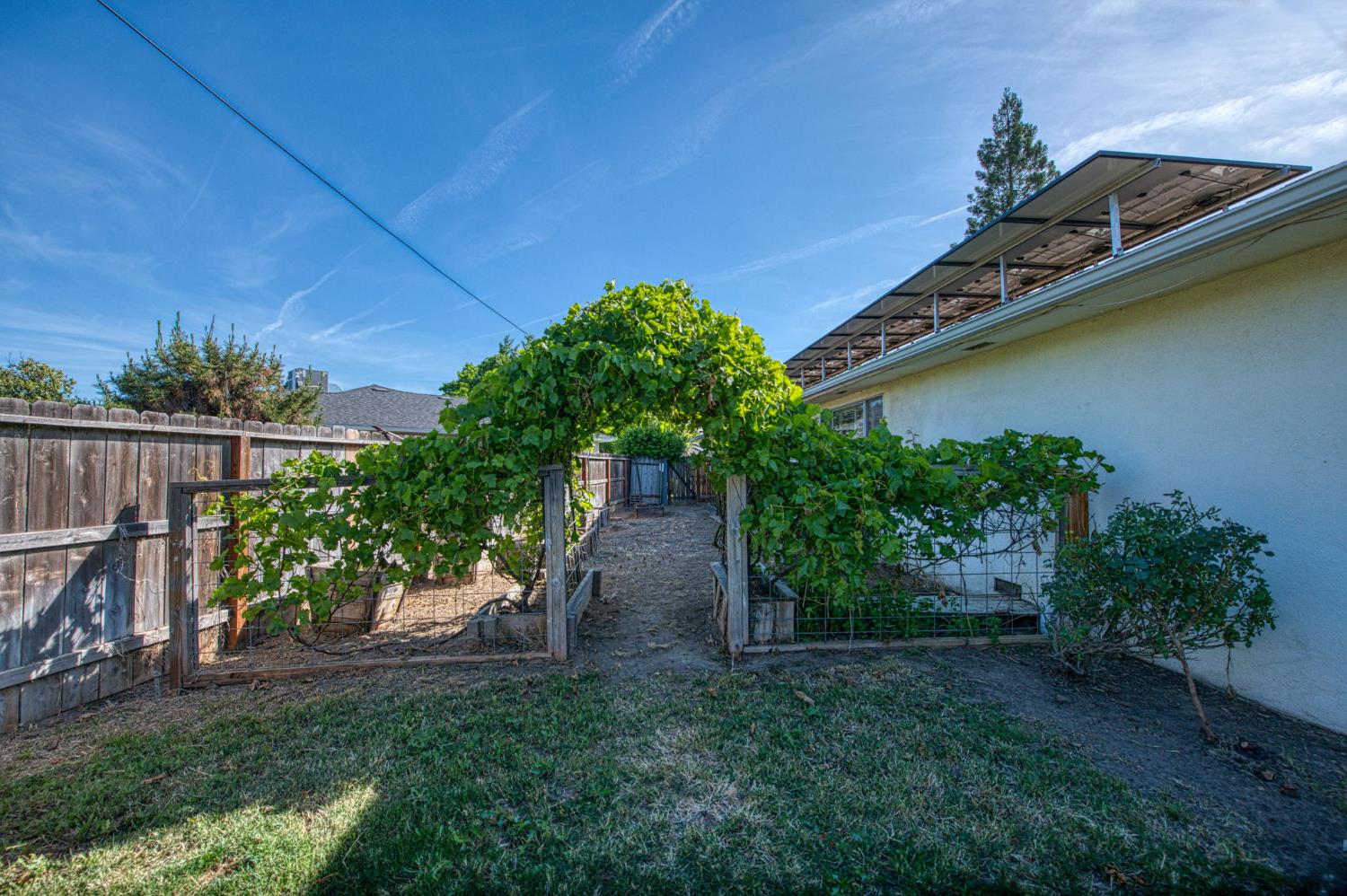 1265 E Portals Ave, Fresno, CA 93710