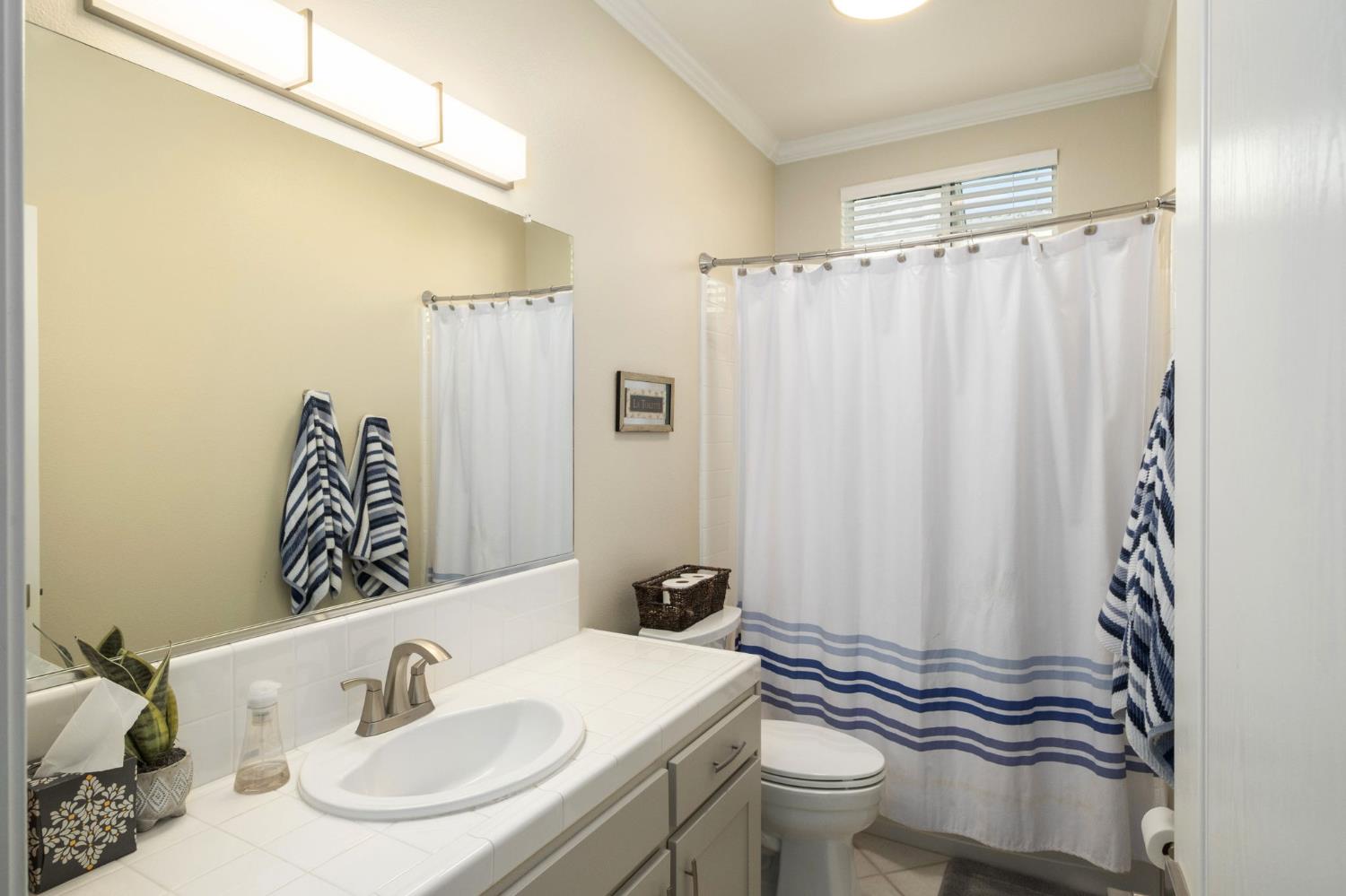 1795 E Turnberry Ave, Fresno, CA 93730