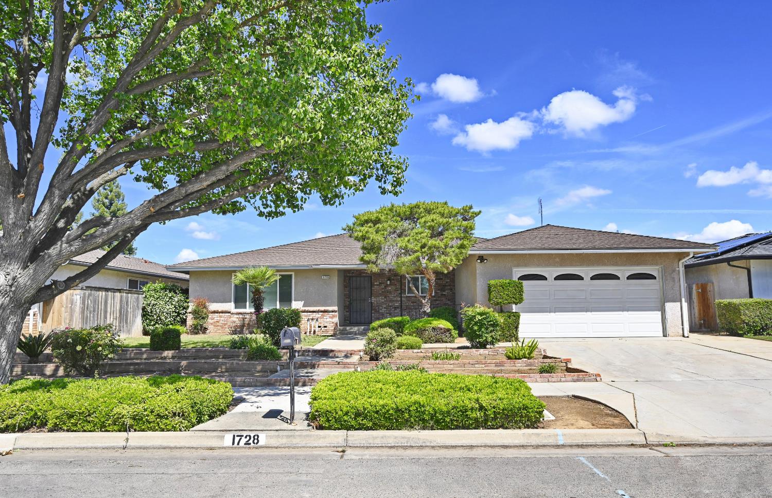 1728 W Fremont Ave, Fresno, CA 93711