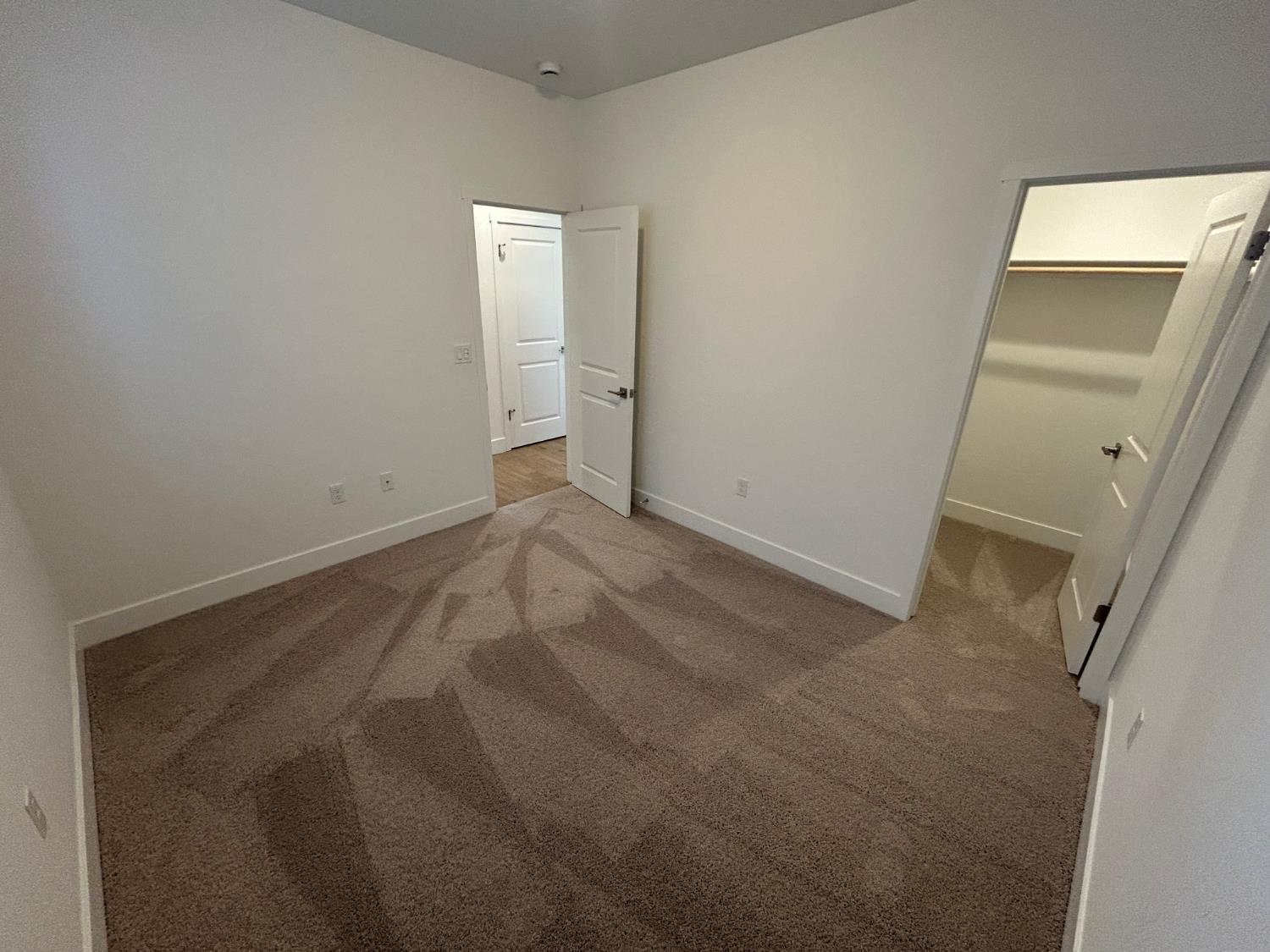 2873 E Corteza Dr, Fresno, CA 93730