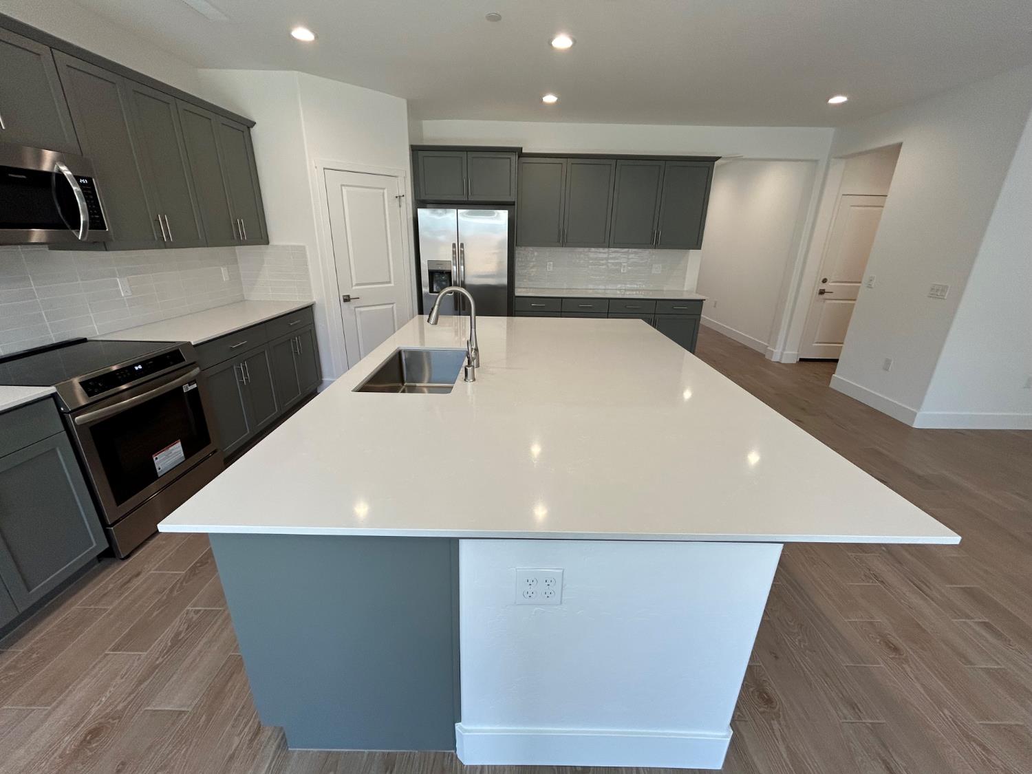 2873 E Corteza Dr, Fresno, CA 93730