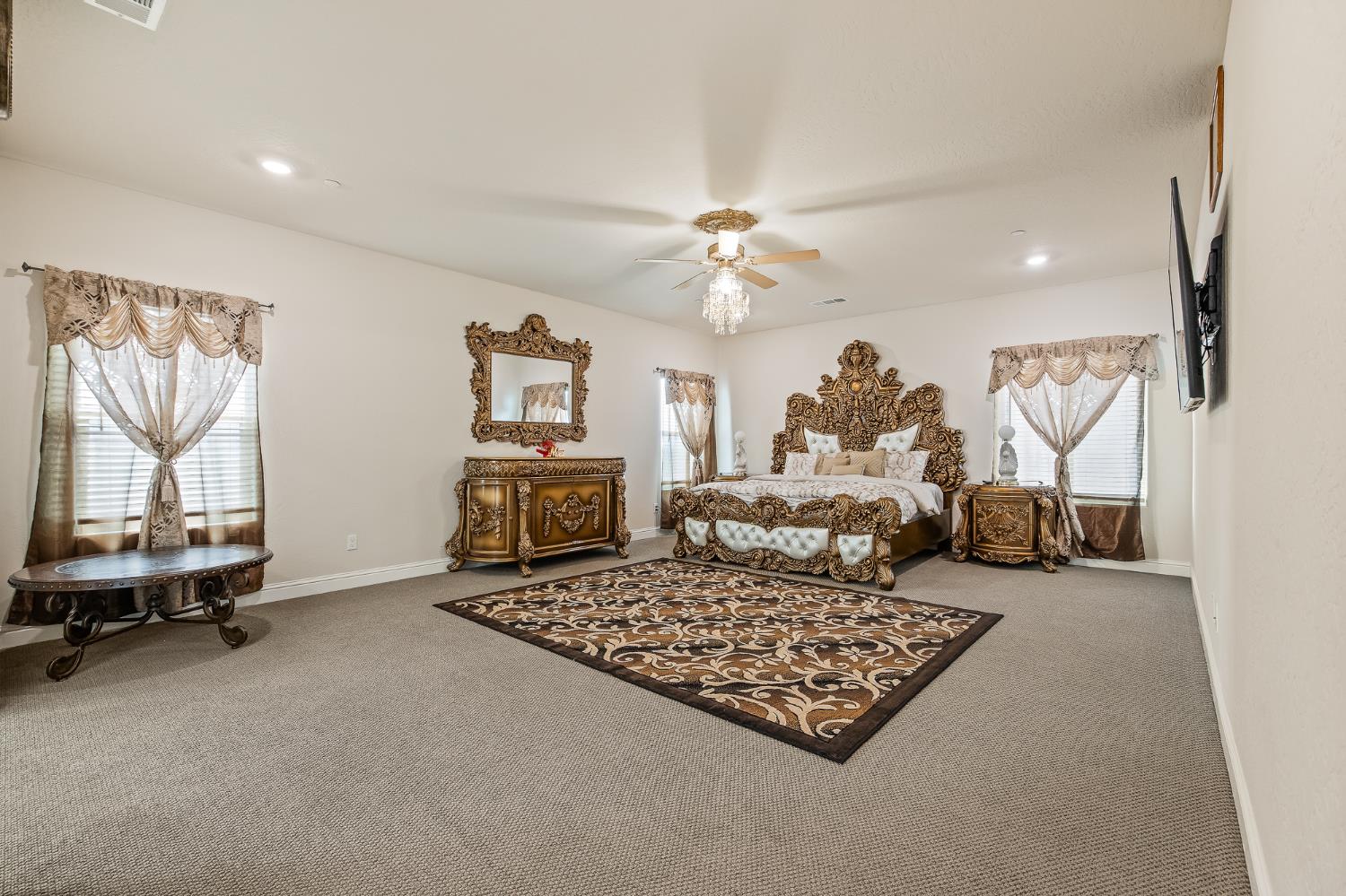 5355 W Hammond Ave, Fresno, CA 93722