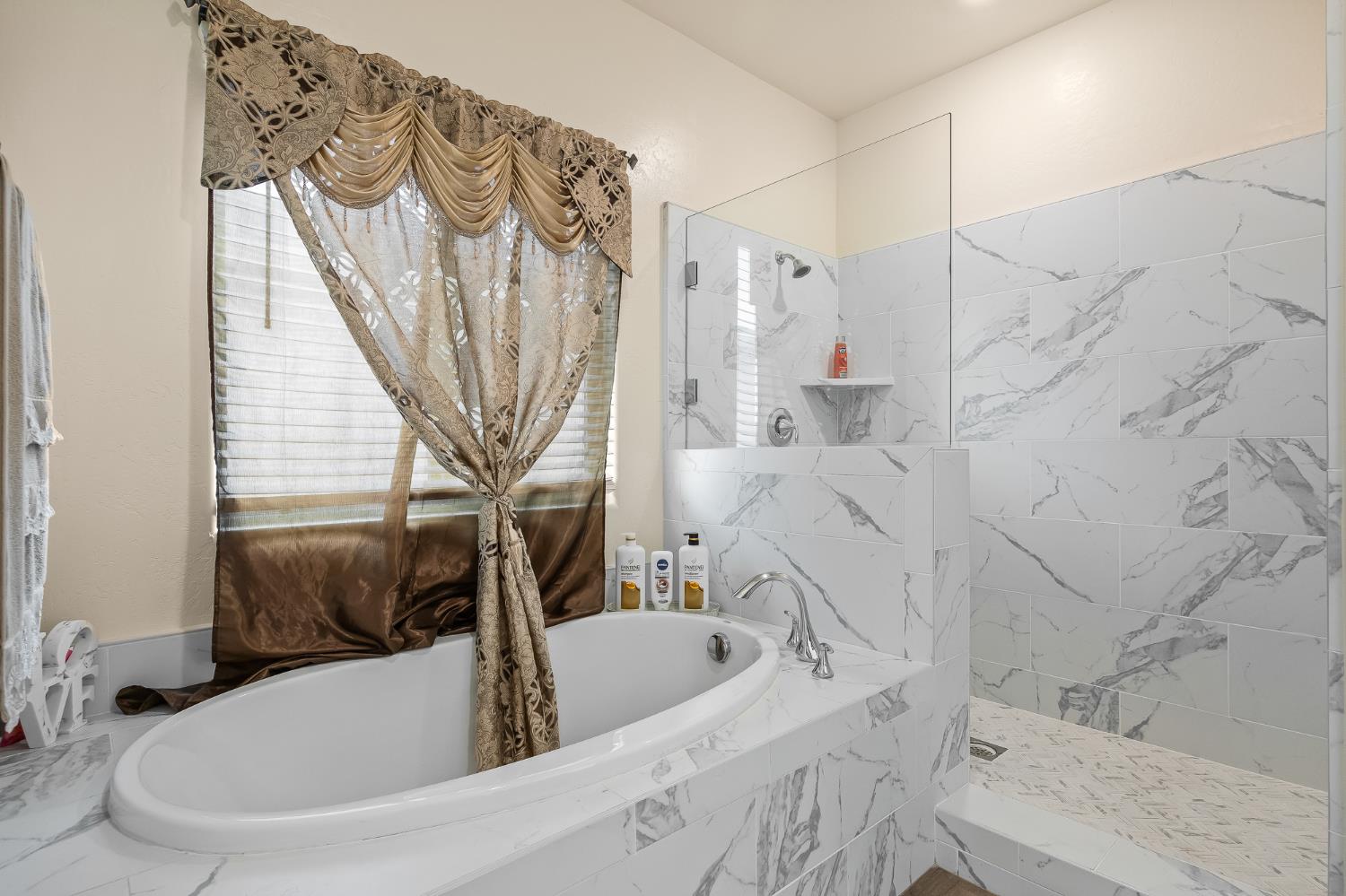 5355 W Hammond Ave, Fresno, CA 93722