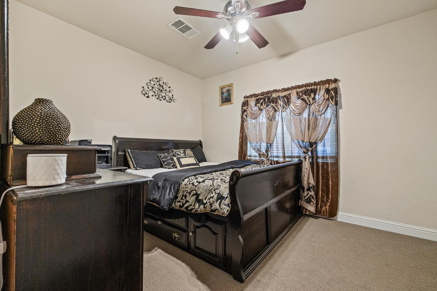 5355 W Hammond Ave, Fresno, CA 93722