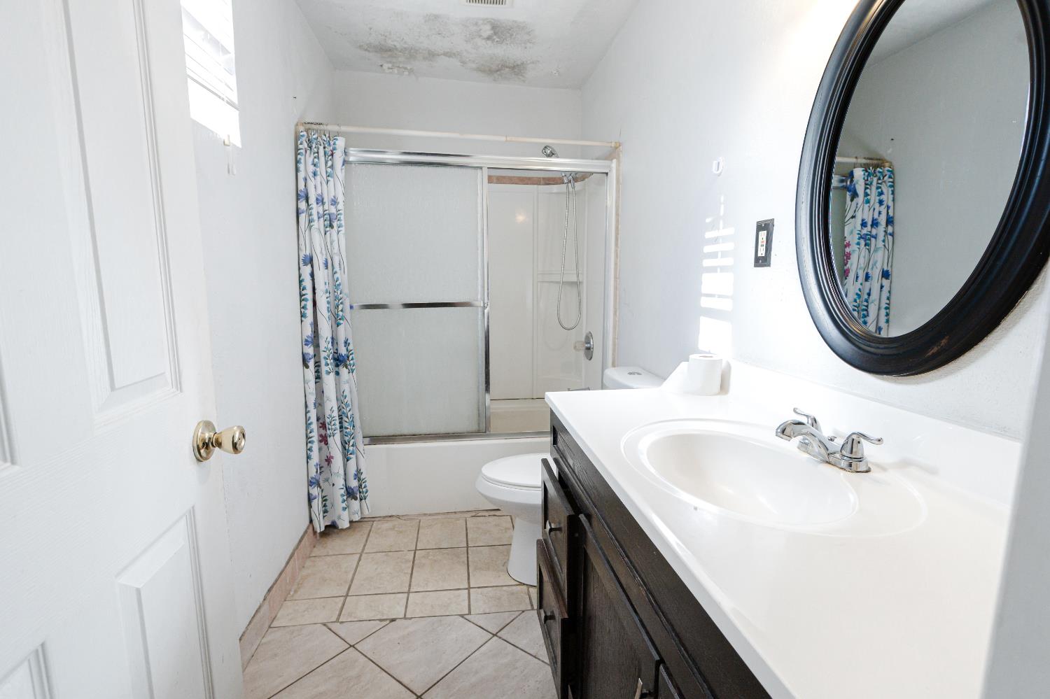 3508 E Lamona, Fresno, CA 93703