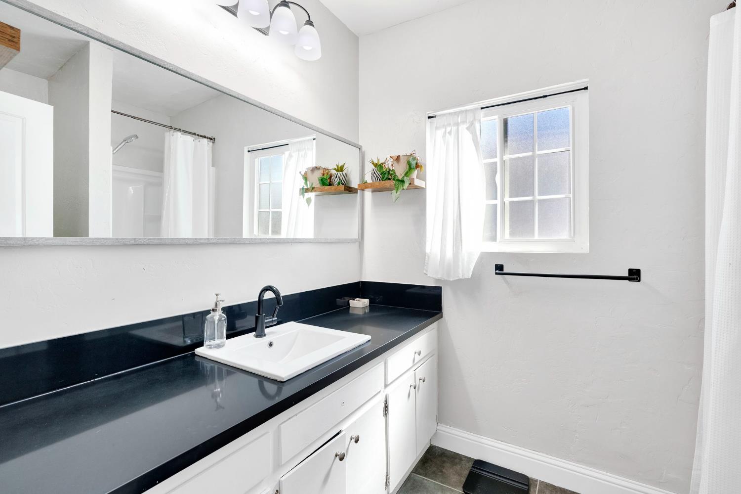 4104 E Madison Ave, Fresno, CA 93702