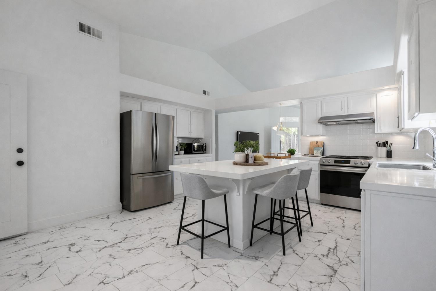 10263 N Recreation Ave, Fresno, CA 93730