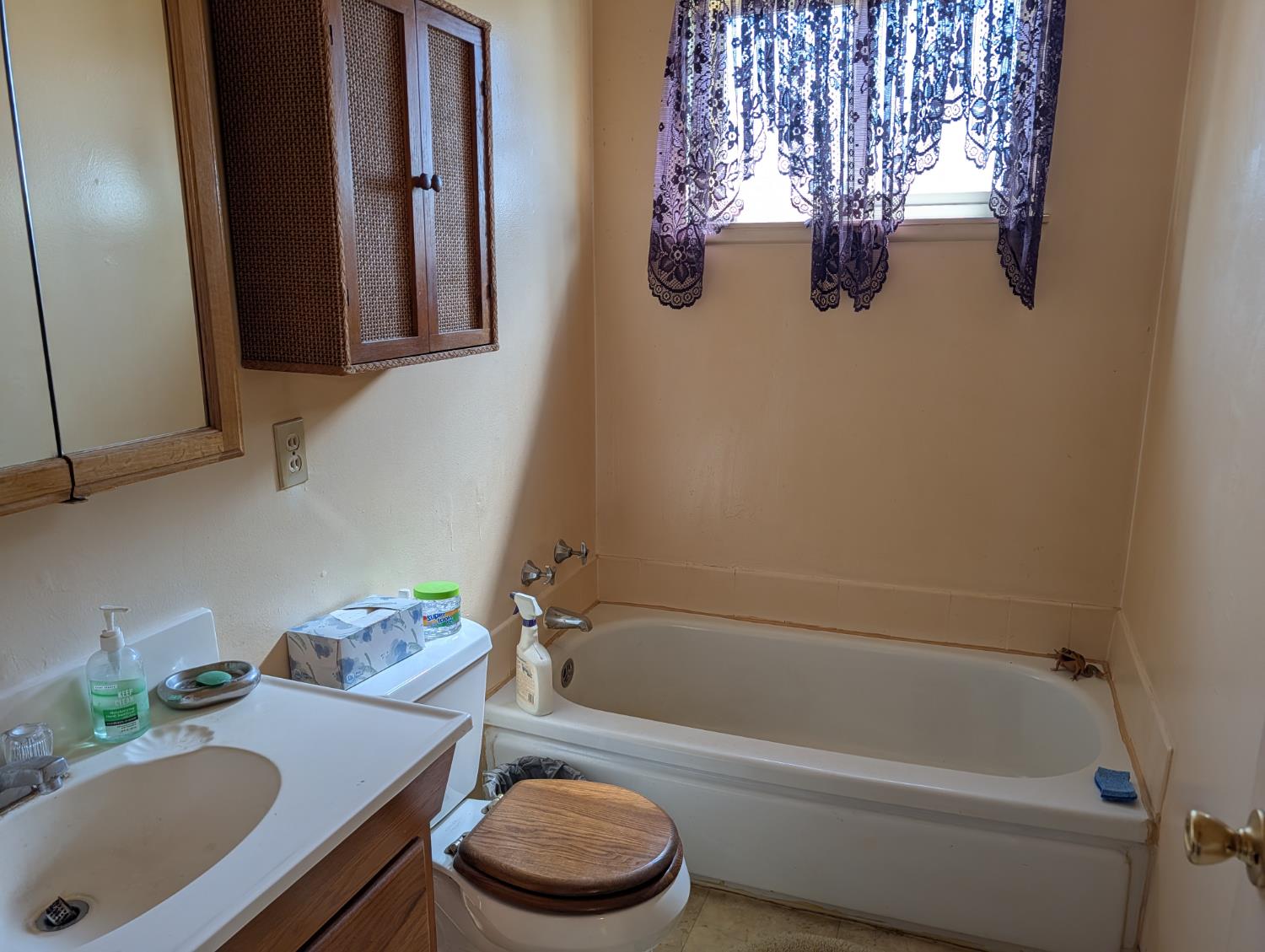 4591 N Angus St, Fresno, CA 93726