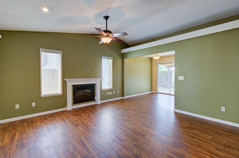 3984 E Robinson Ave, Fresno, CA 93726