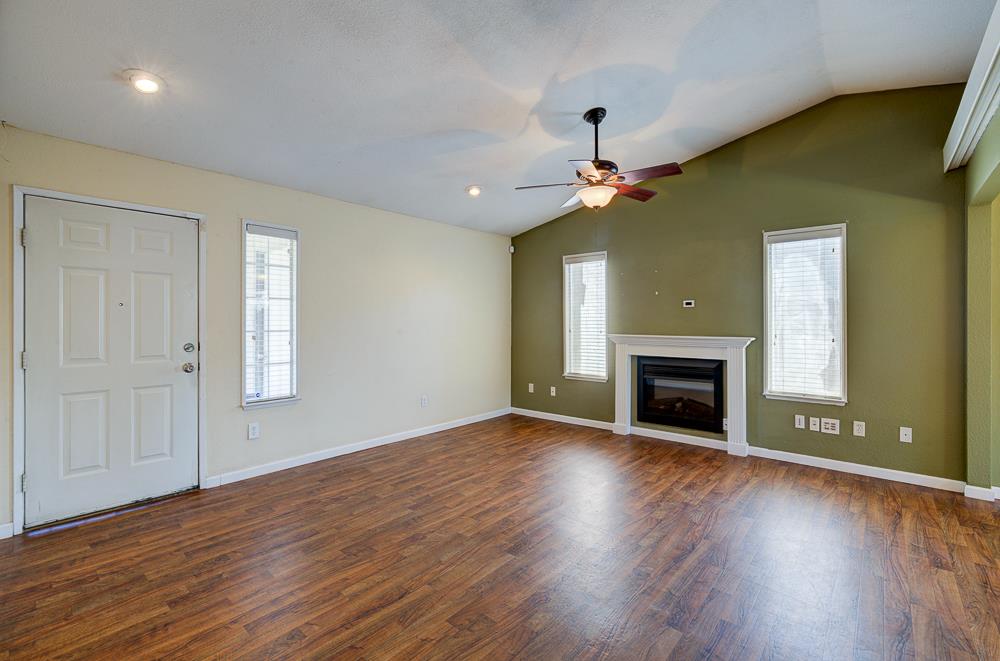 3984 E Robinson Ave, Fresno, CA 93726