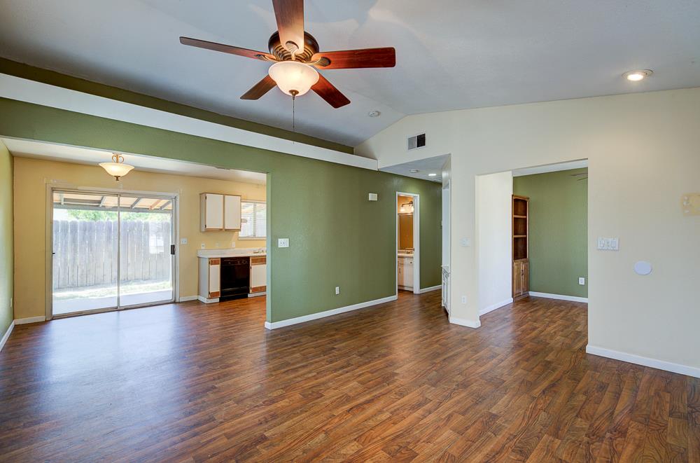 3984 E Robinson Ave, Fresno, CA 93726