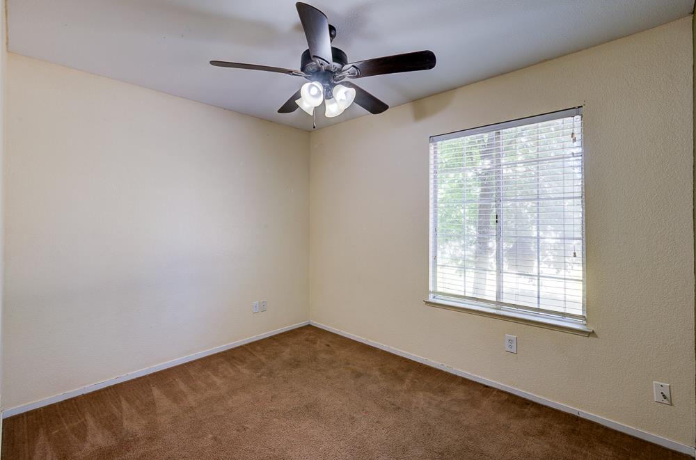 3984 E Robinson Ave, Fresno, CA 93726