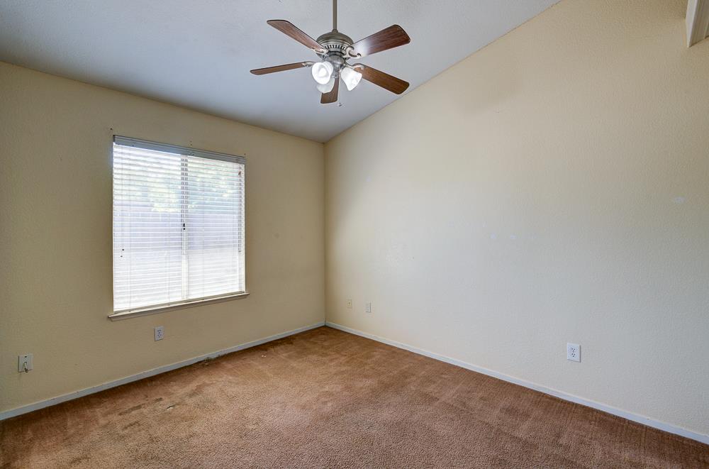 3984 E Robinson Ave, Fresno, CA 93726