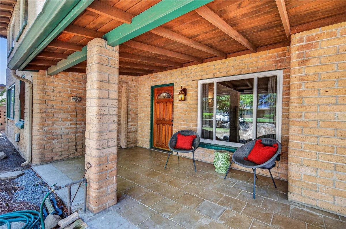 1220 E Sussex Way, Fresno, CA 93704