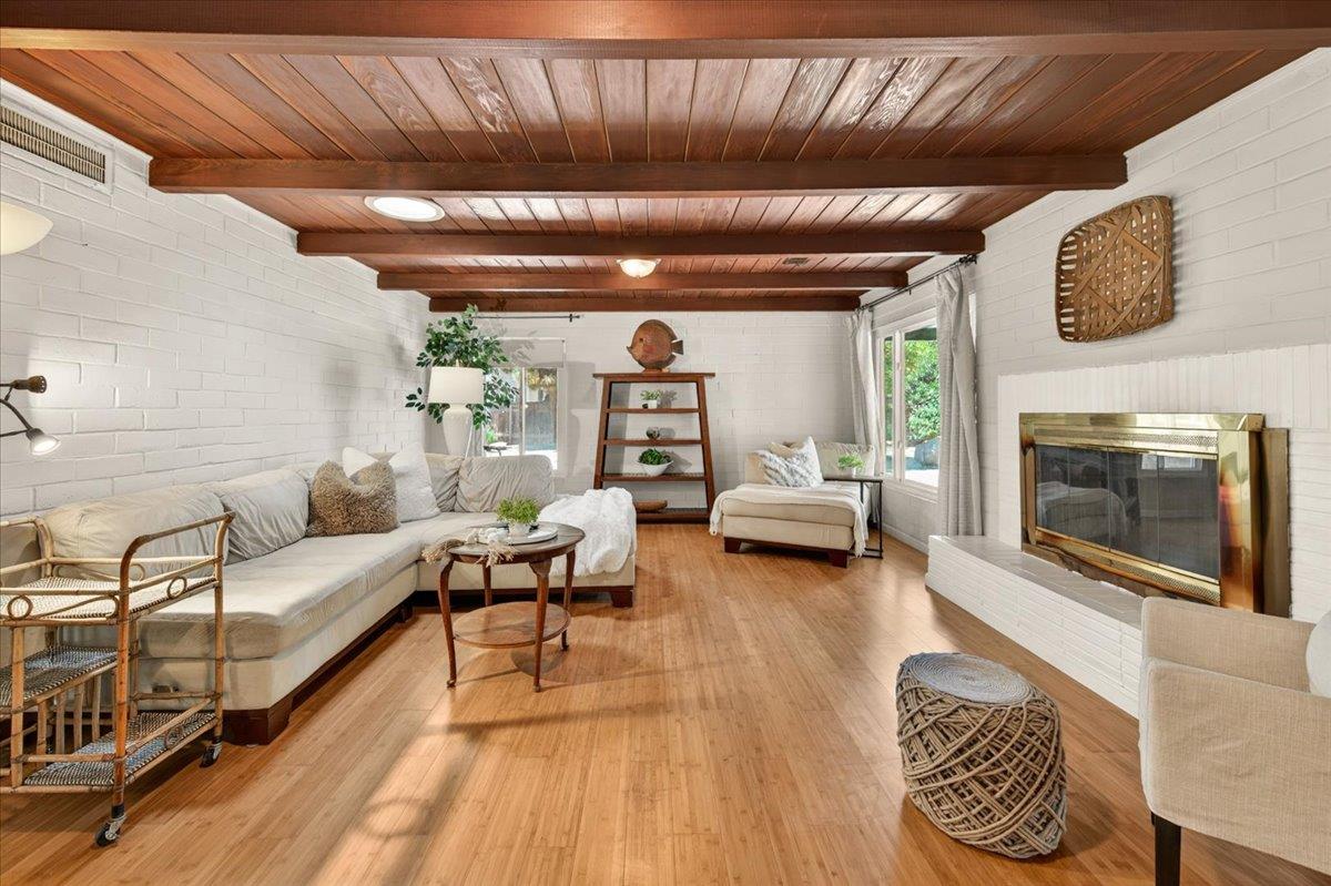 1220 E Sussex Way, Fresno, CA 93704