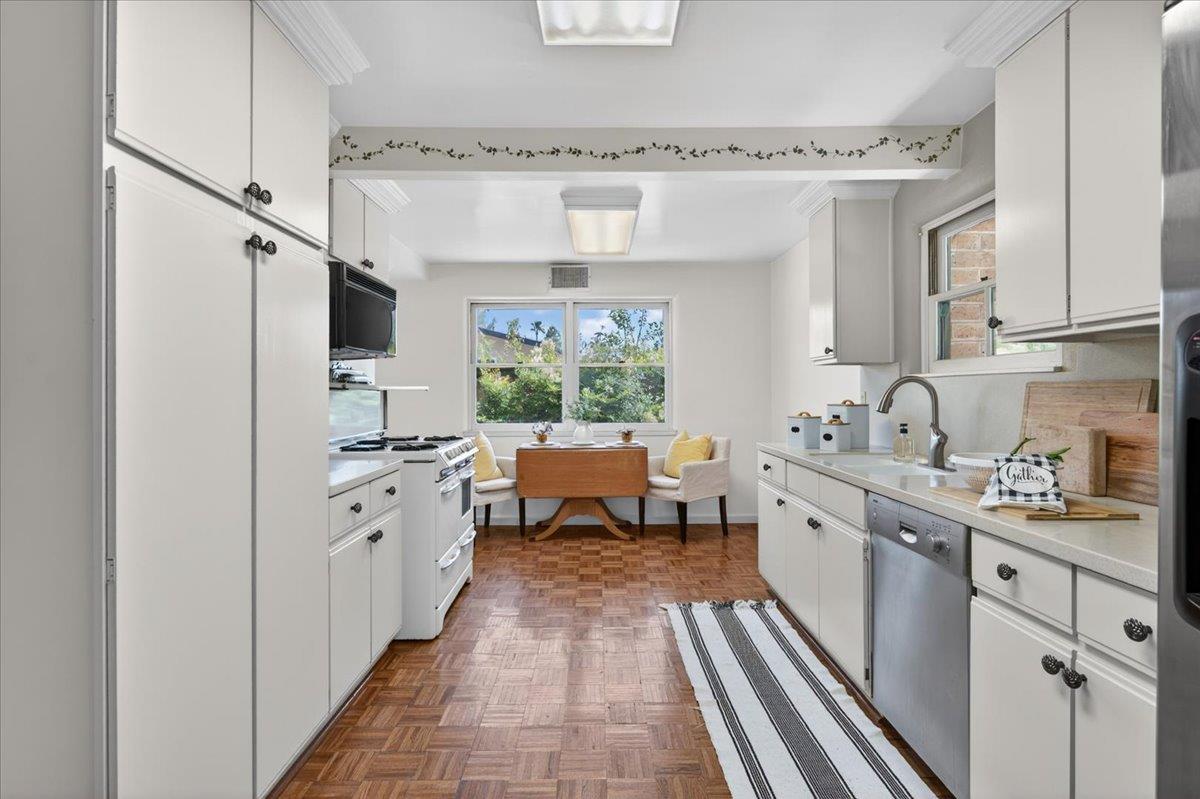 1220 E Sussex Way, Fresno, CA 93704