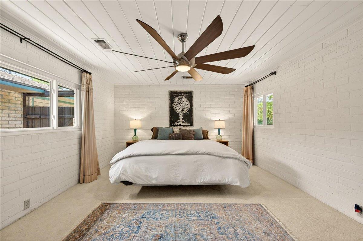 1220 E Sussex Way, Fresno, CA 93704