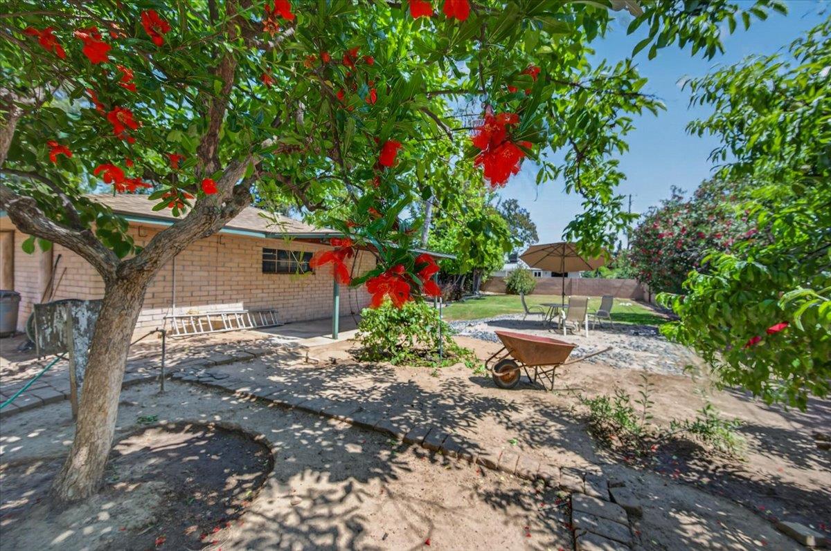 1220 E Sussex Way, Fresno, CA 93704