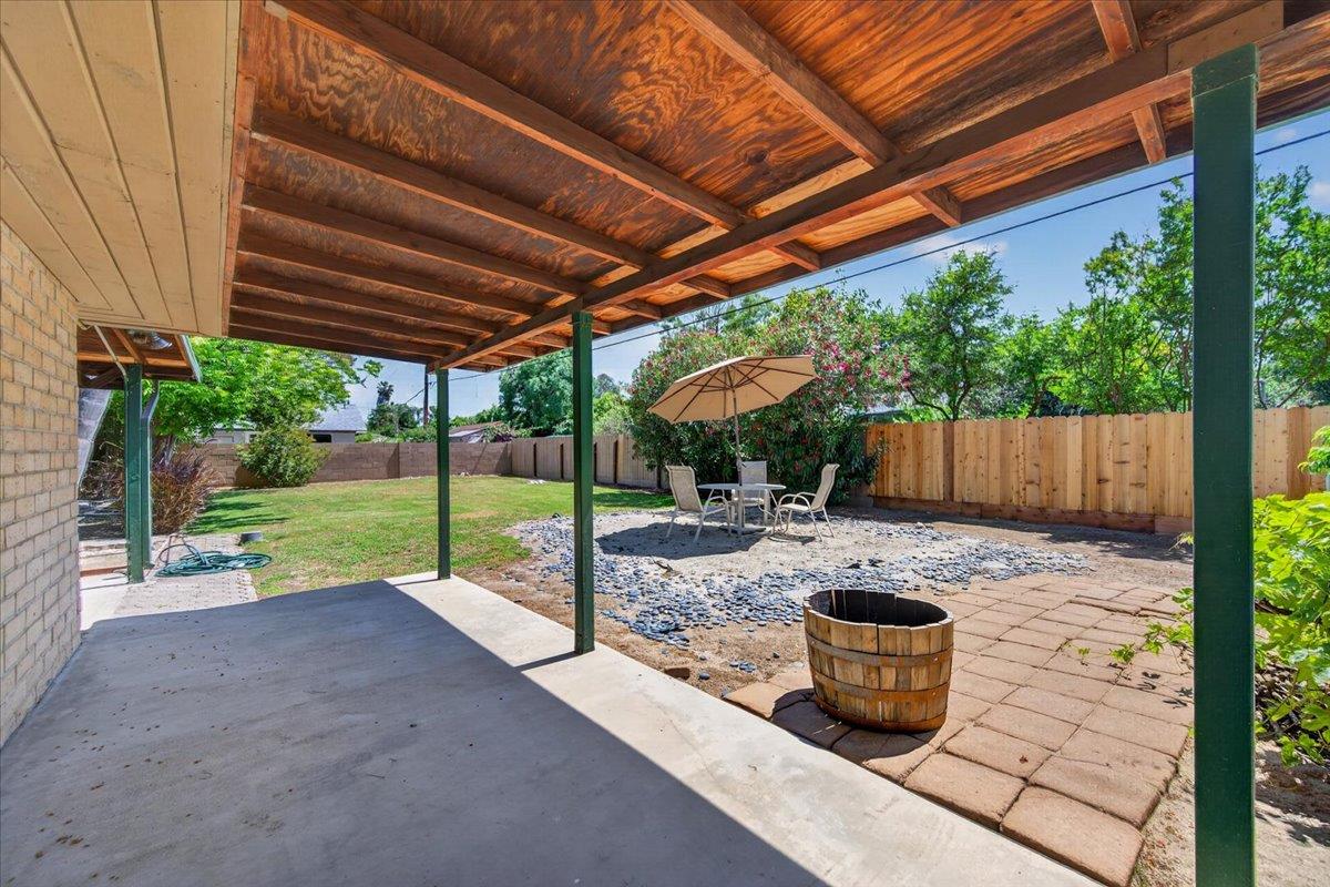 1220 E Sussex Way, Fresno, CA 93704