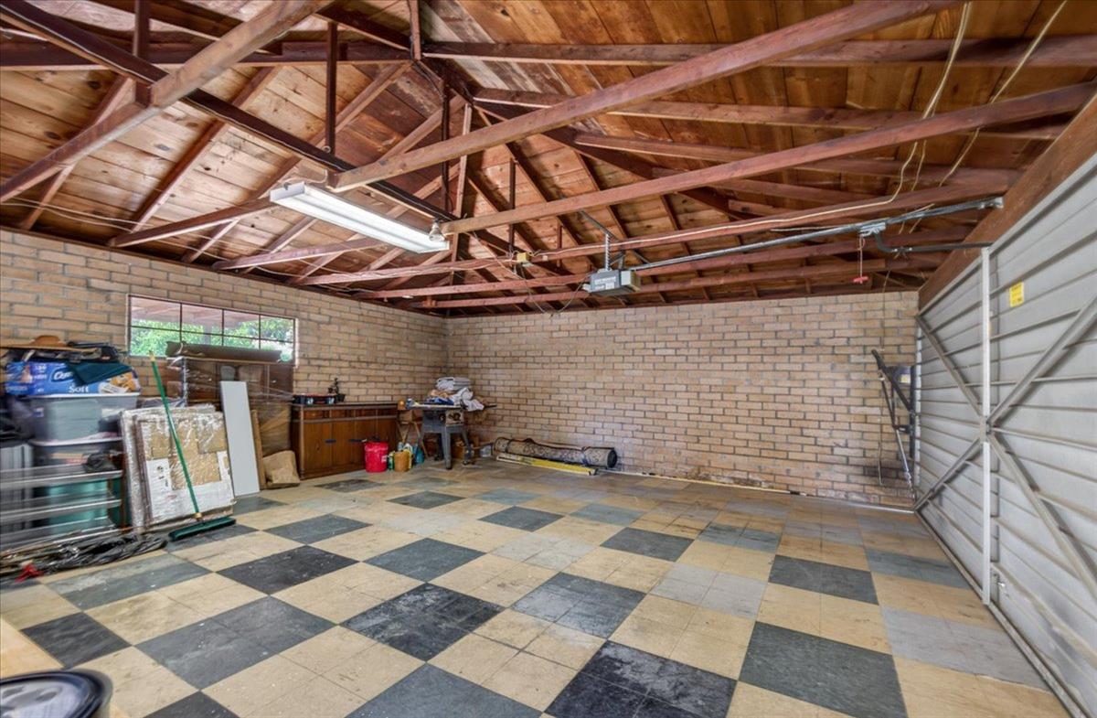 1220 E Sussex Way, Fresno, CA 93704