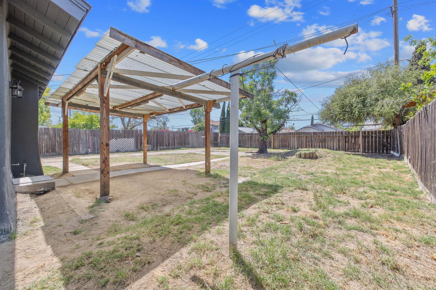 1247 N Ferger Ave, Fresno, CA 93728