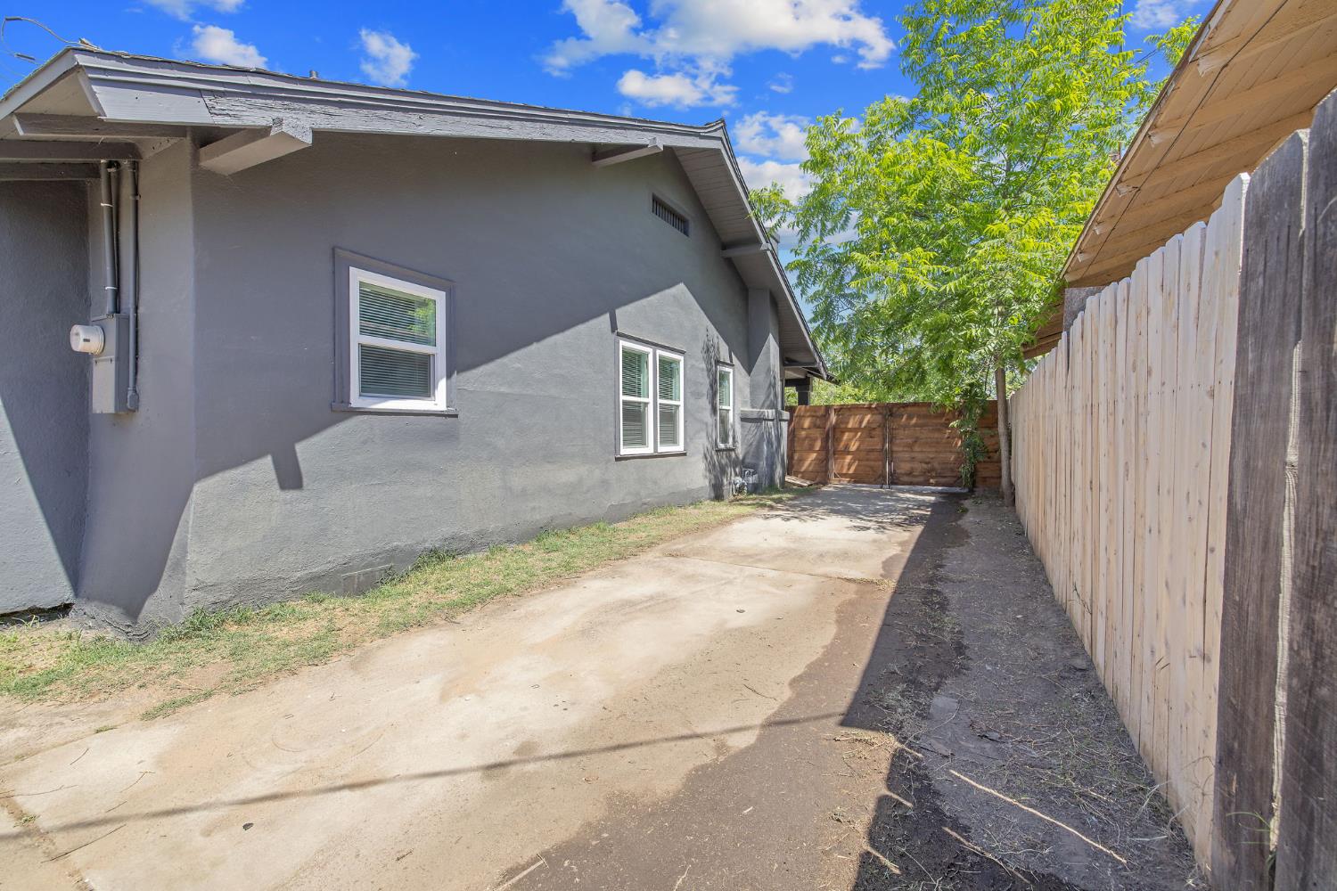 1247 N Ferger Ave, Fresno, CA 93728