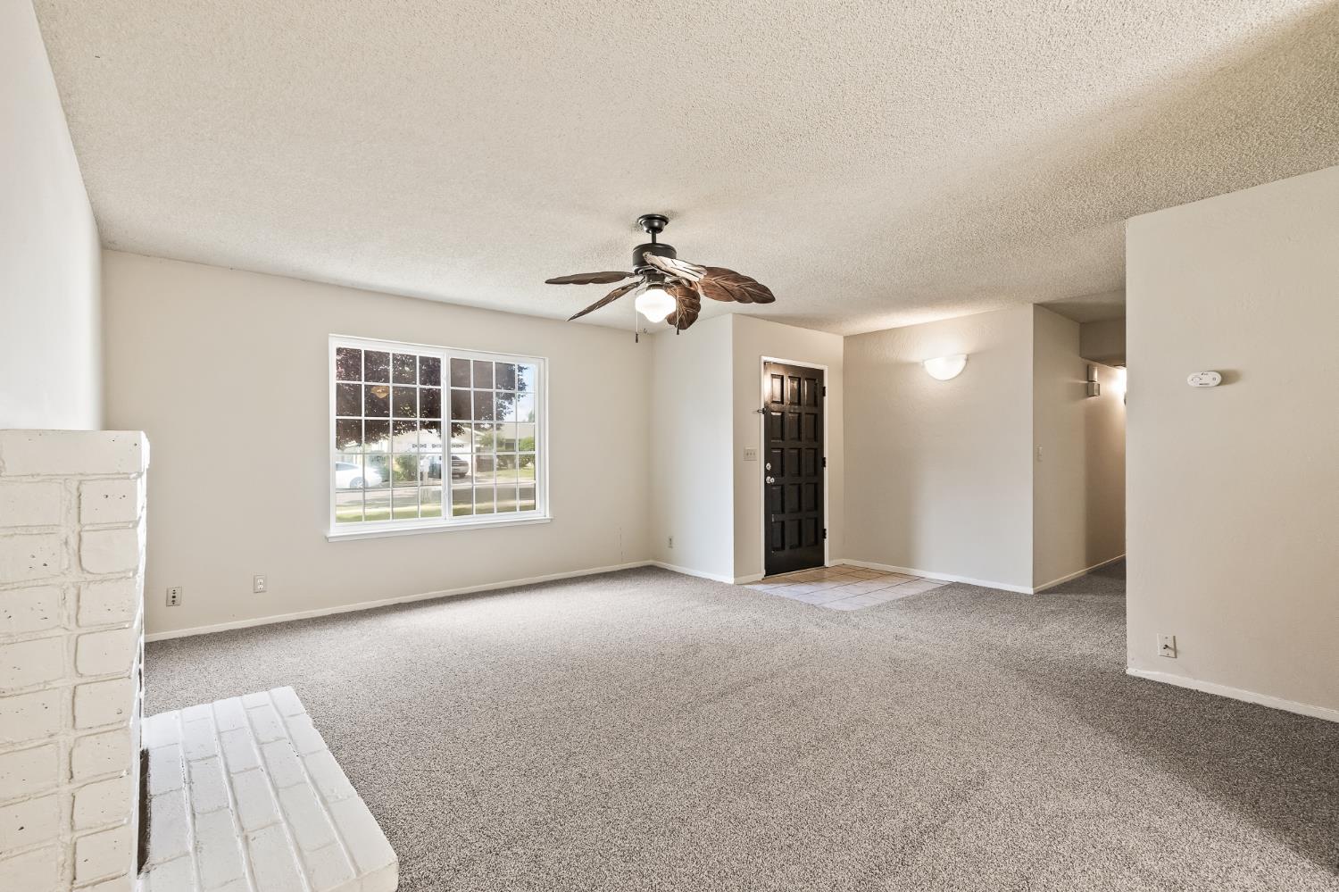 3443 W Oswego Ave, Fresno, CA 93711