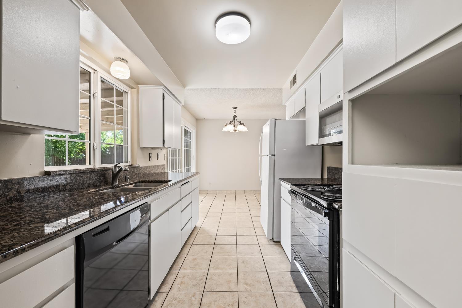 3443 W Oswego Ave, Fresno, CA 93711