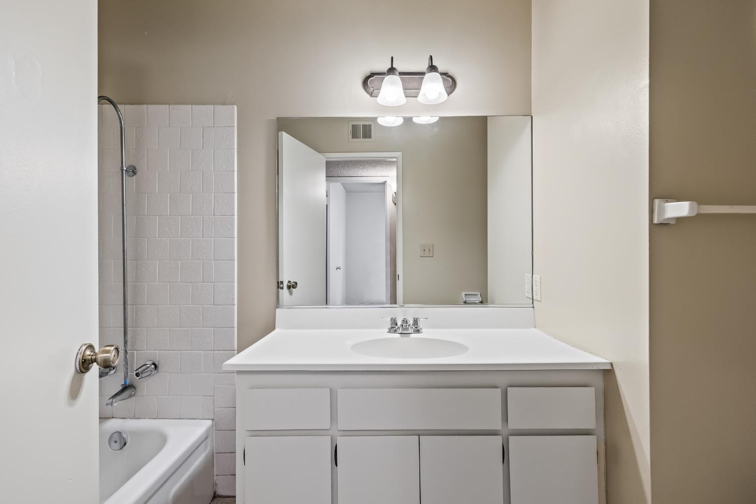 3443 W Oswego Ave, Fresno, CA 93711